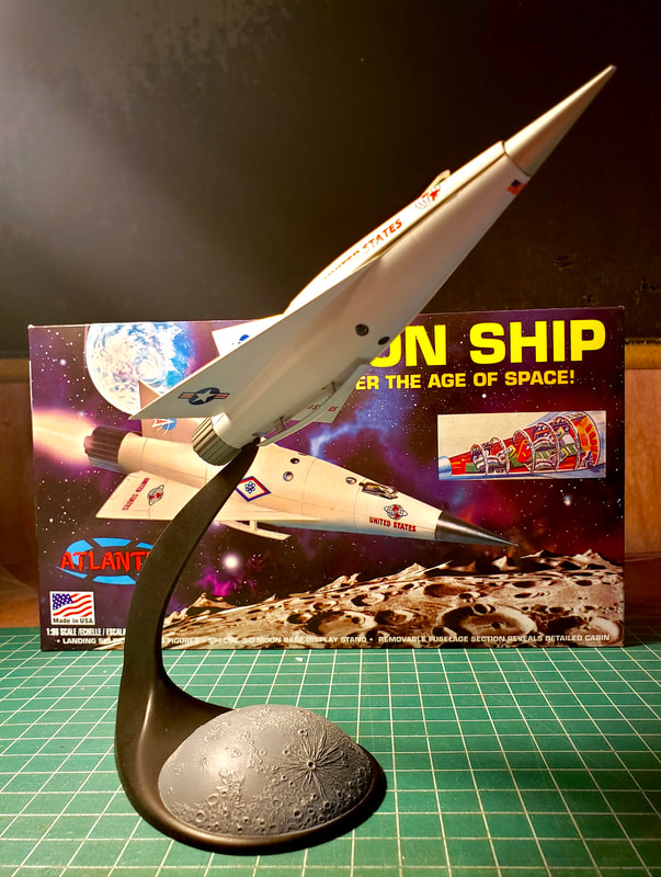 Moon Ship 1/96 scale by Atlantis mint in box stock 