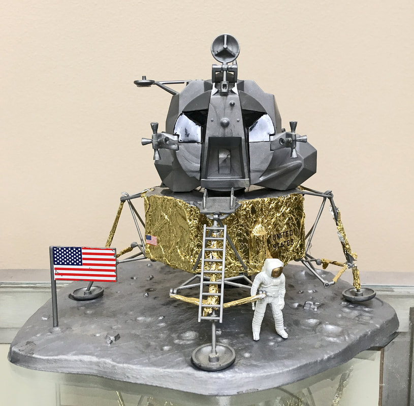 1:48 Apollo Command Module W/LEM 1/48